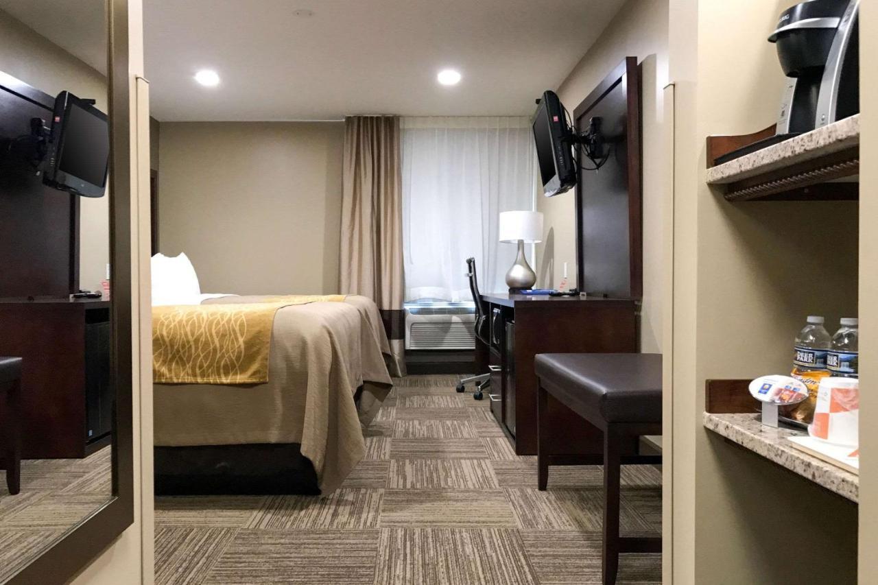 Giles Hotel Inn And Suites Pulaski ภายนอก รูปภาพ