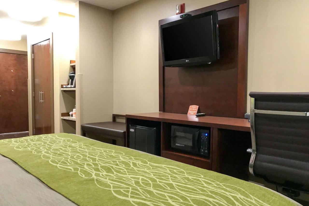 Giles Hotel Inn And Suites Pulaski ภายนอก รูปภาพ
