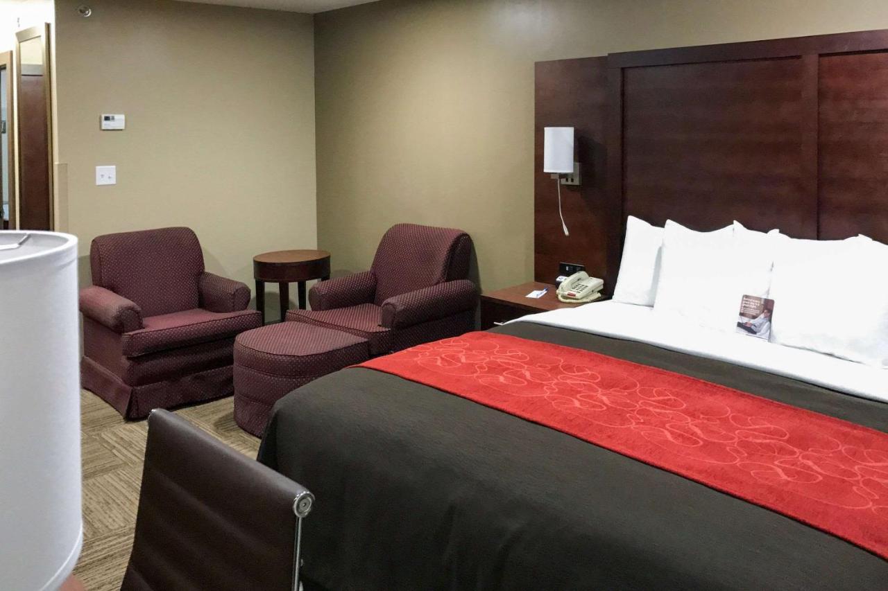 Giles Hotel Inn And Suites Pulaski ภายนอก รูปภาพ