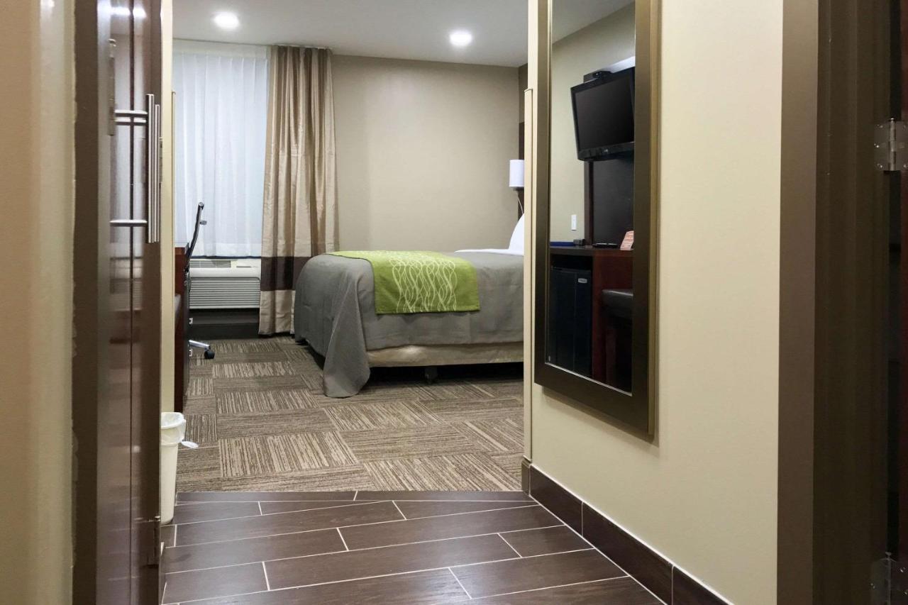 Giles Hotel Inn And Suites Pulaski ภายนอก รูปภาพ