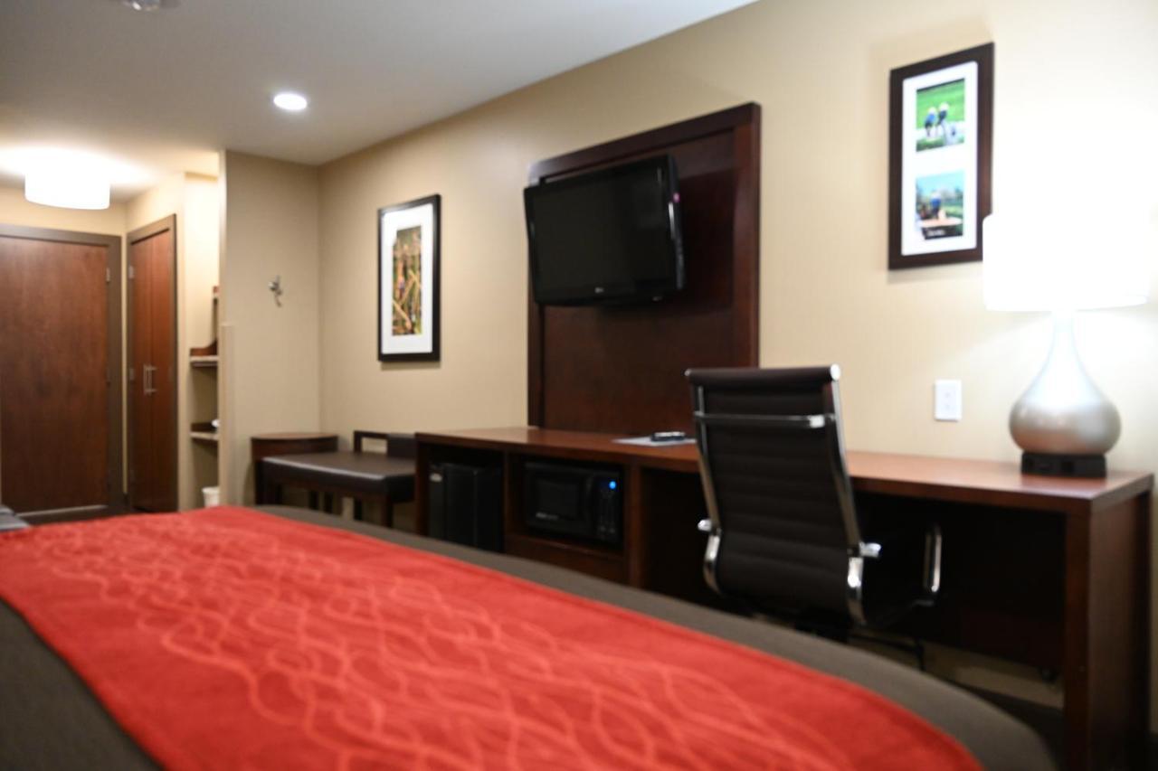 Giles Hotel Inn And Suites Pulaski ภายนอก รูปภาพ