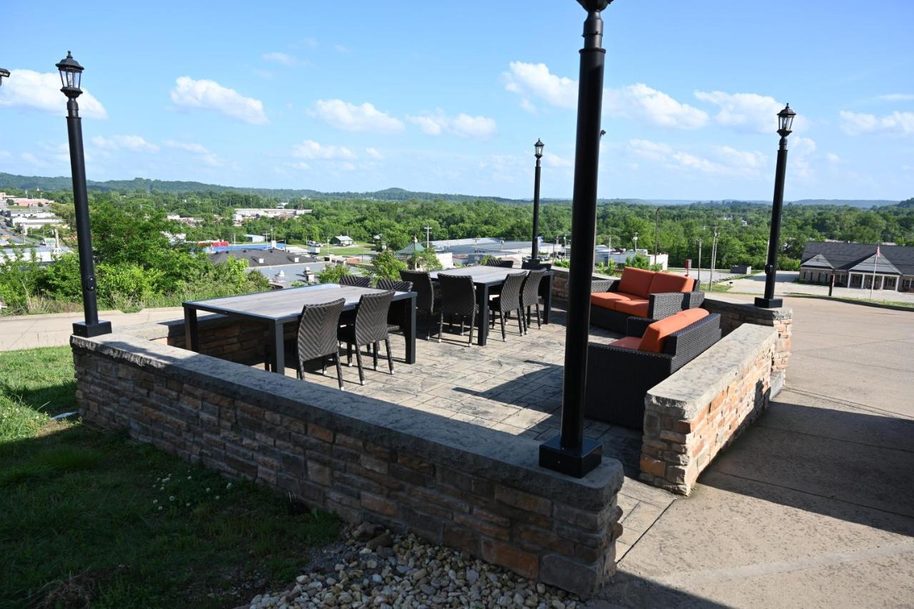 Giles Hotel Inn And Suites Pulaski ภายนอก รูปภาพ
