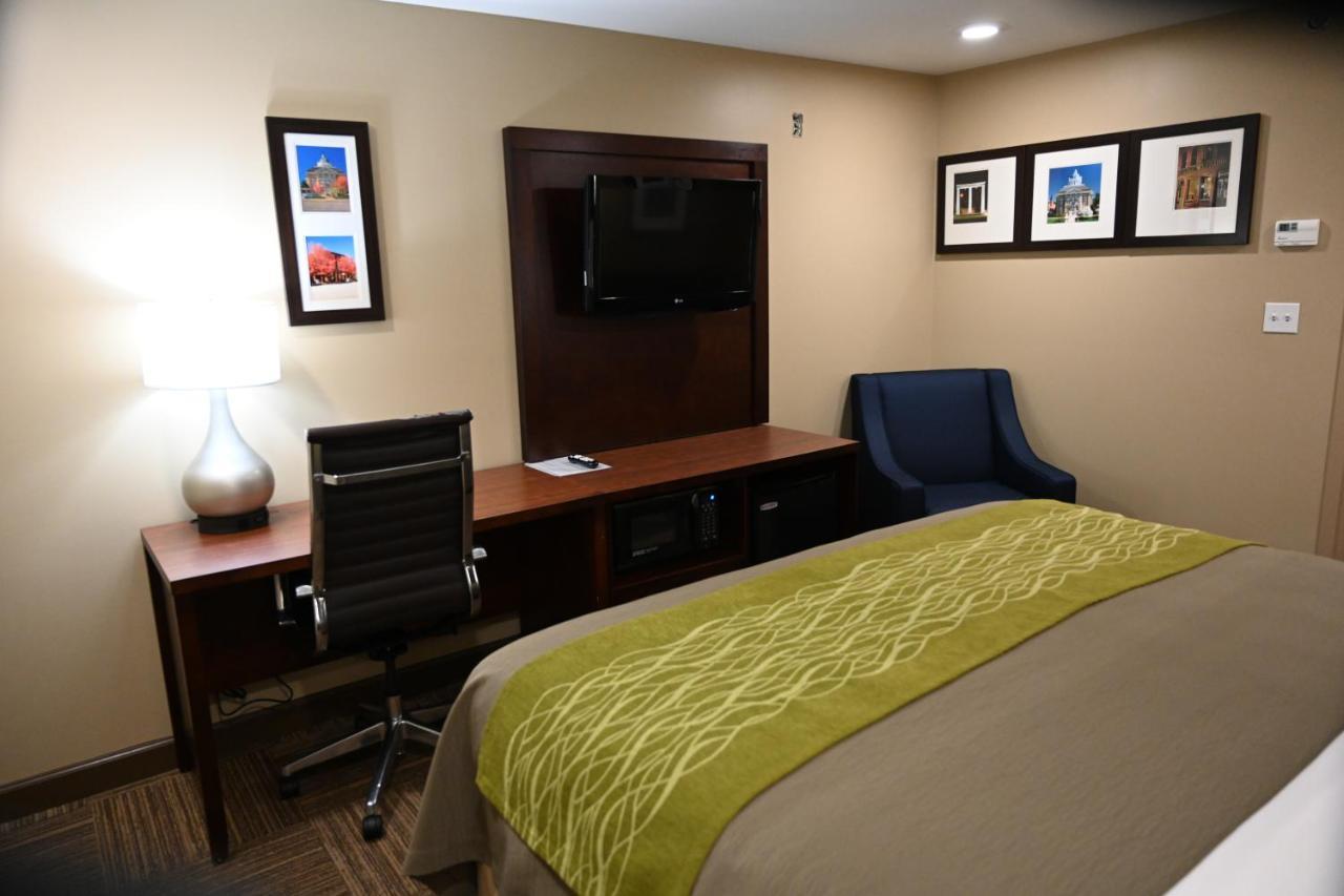 Giles Hotel Inn And Suites Pulaski ภายนอก รูปภาพ