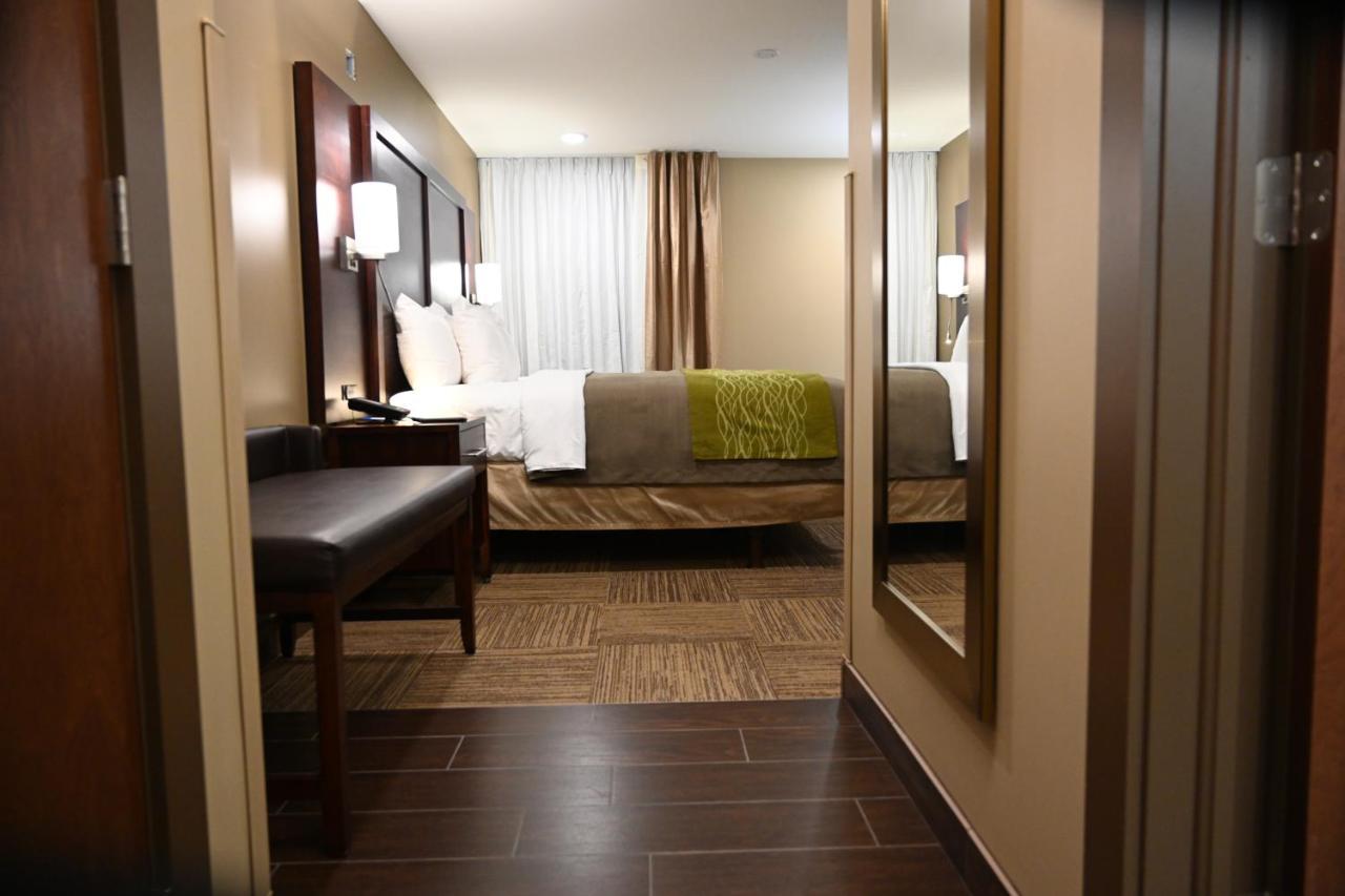 Giles Hotel Inn And Suites Pulaski ภายนอก รูปภาพ