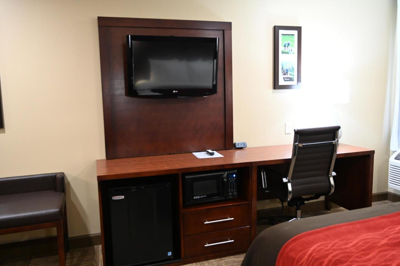 Giles Hotel Inn And Suites Pulaski ภายนอก รูปภาพ