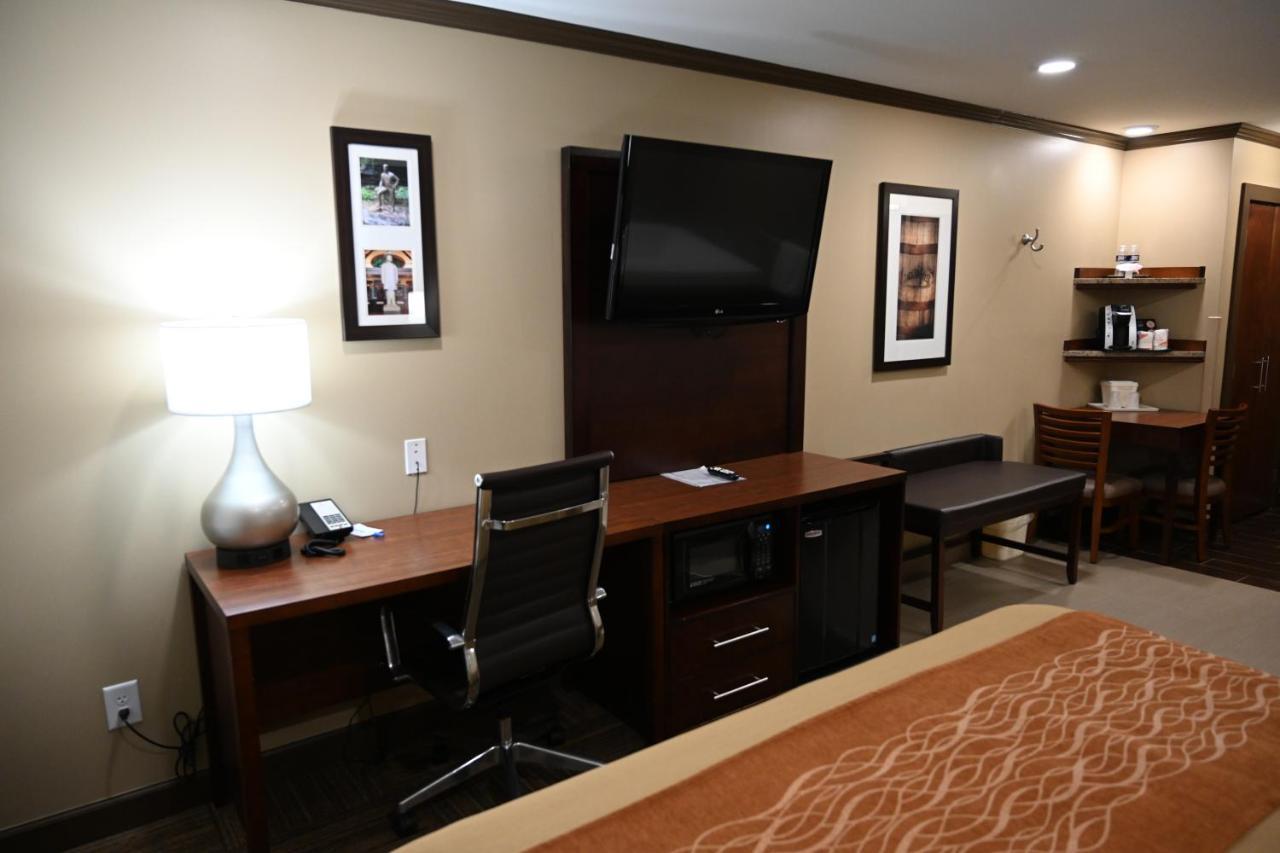 Giles Hotel Inn And Suites Pulaski ภายนอก รูปภาพ