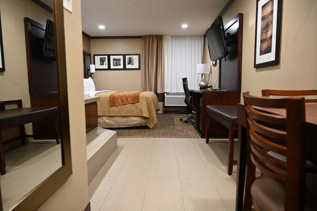 Giles Hotel Inn And Suites Pulaski ภายนอก รูปภาพ