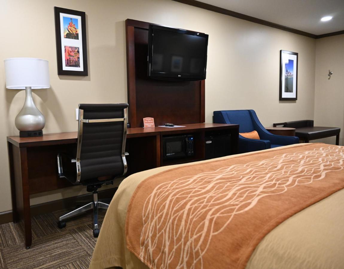 Giles Hotel Inn And Suites Pulaski ภายนอก รูปภาพ