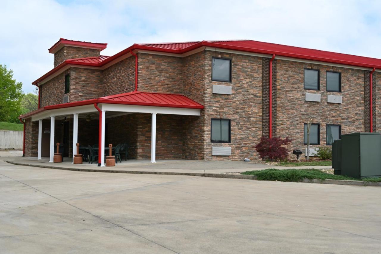 Giles Hotel Inn And Suites Pulaski ภายนอก รูปภาพ
