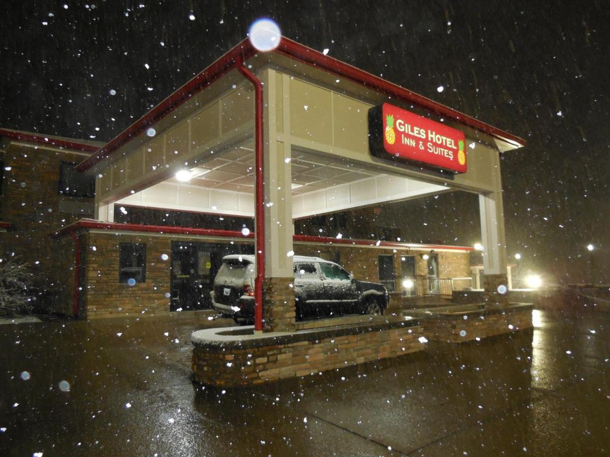 Giles Hotel Inn And Suites Pulaski ภายนอก รูปภาพ