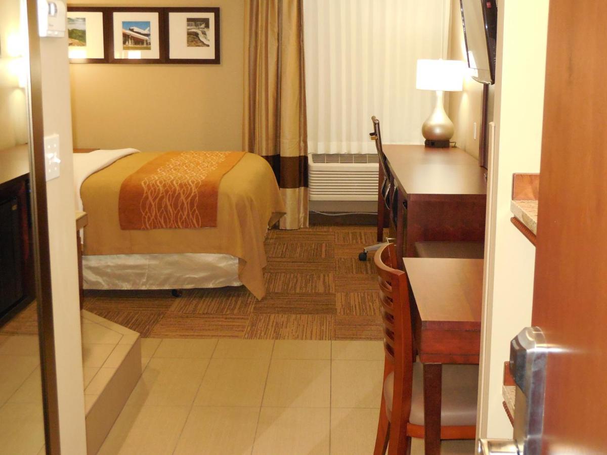 Giles Hotel Inn And Suites Pulaski ภายนอก รูปภาพ