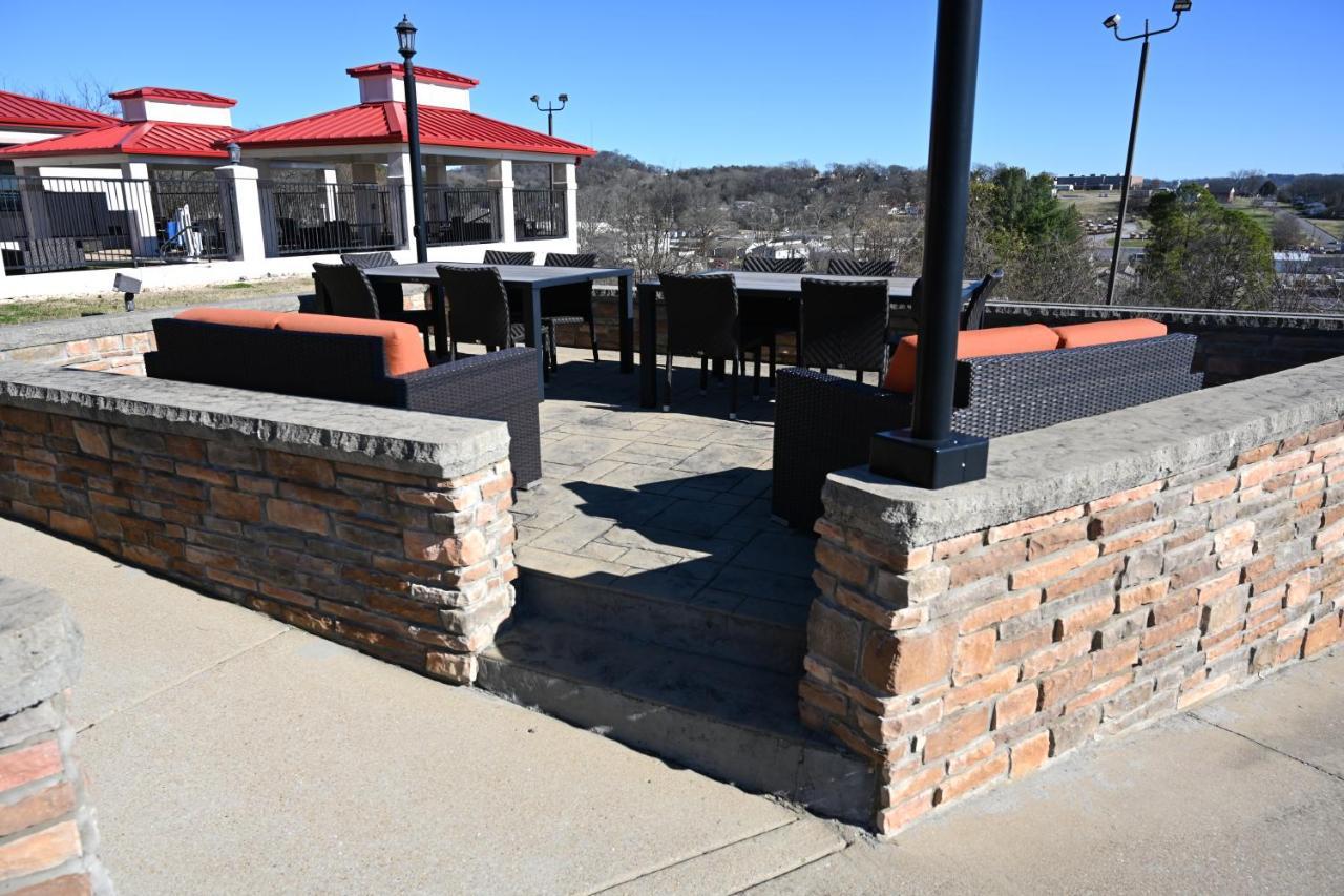Giles Hotel Inn And Suites Pulaski ภายนอก รูปภาพ