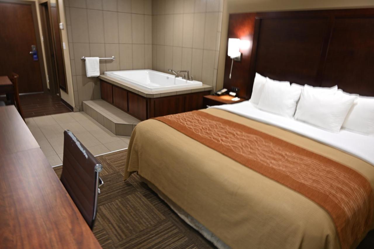 Giles Hotel Inn And Suites Pulaski ภายนอก รูปภาพ
